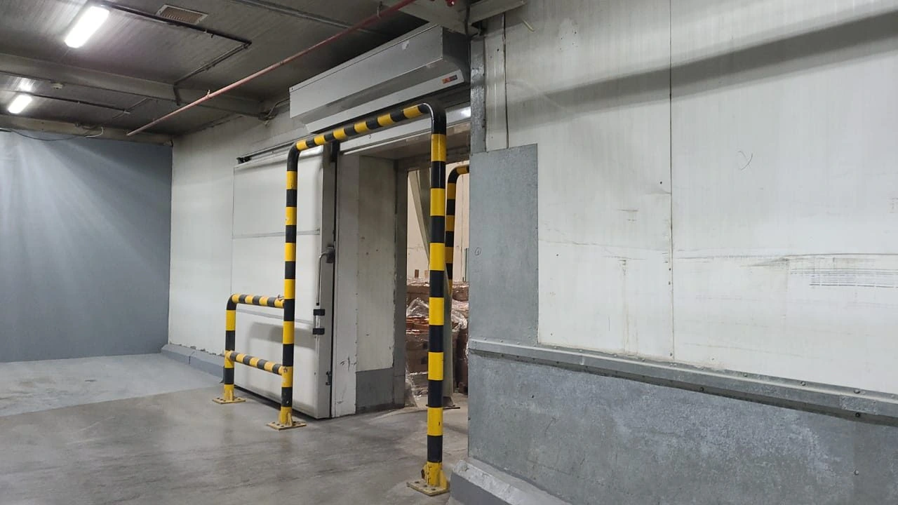 What is the role of air curtains in Saudi National Poultry