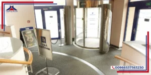أهمية تركيب الستائر الهوائية مع الأبواب الدوارة