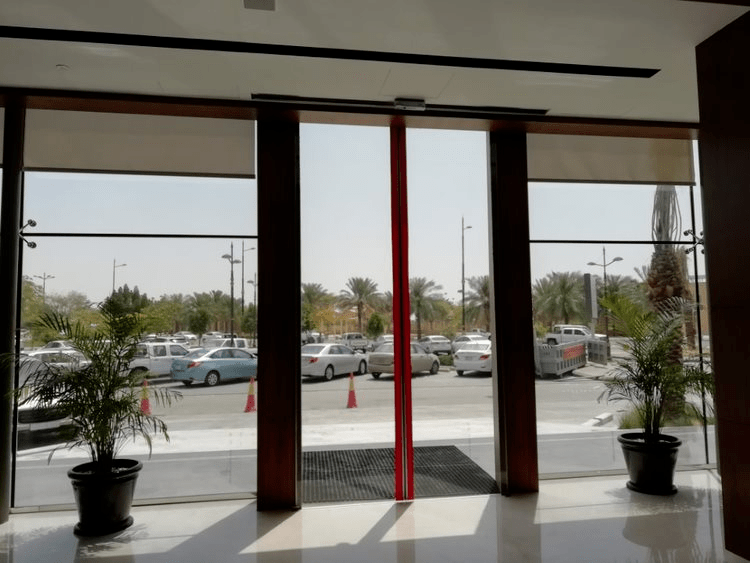 أنواع الستائر الهوائية لمكاتب الشركات في السعودية