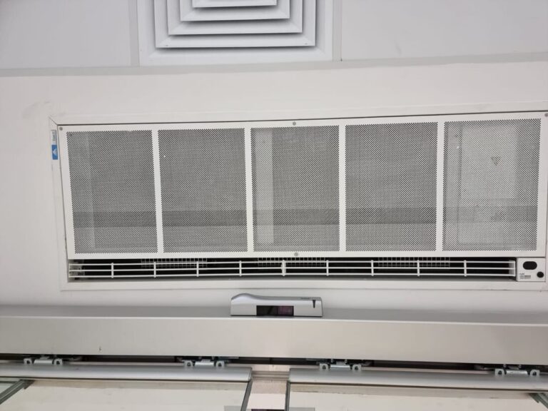 Comparison of air curtain and air conditioner
