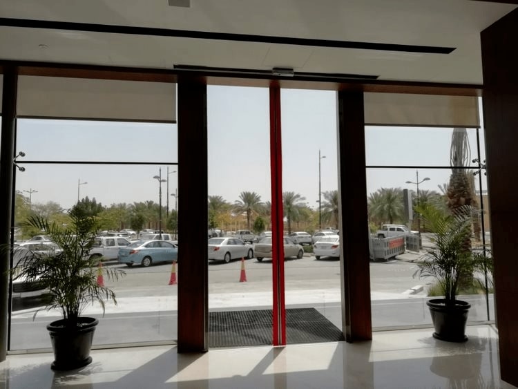 Air curtains prevent the entry of hot air from the outside in offices and companies