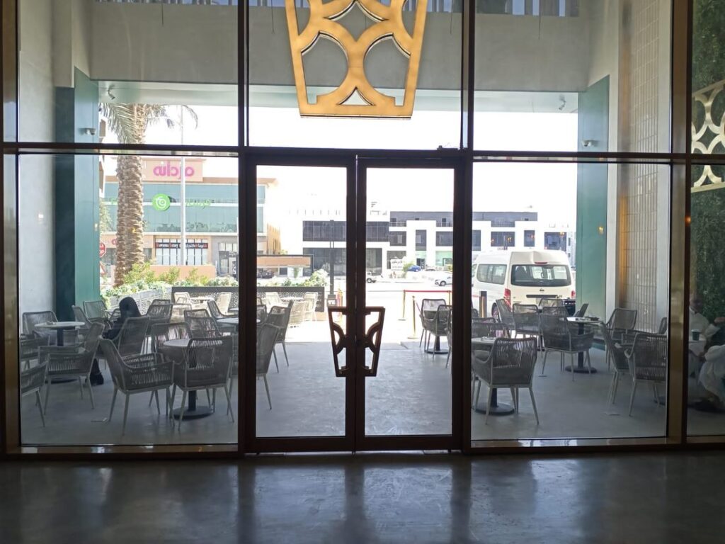Air curtains in restaurants and cafes in Saudi Arabia