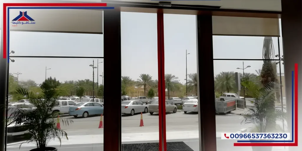 التكامل بين الستائر الهوائية وأبواب المستشفيات الأوتوماتيكية وأهميته ما المقصود بالتكامل بين الستارة الهوائية والباب الأوتوماتيكي؟