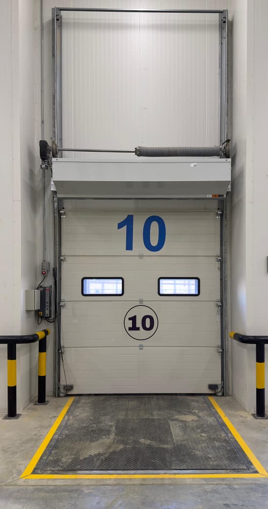 أفضل أنواع الستائر الهوائية للمصانع في السعودية