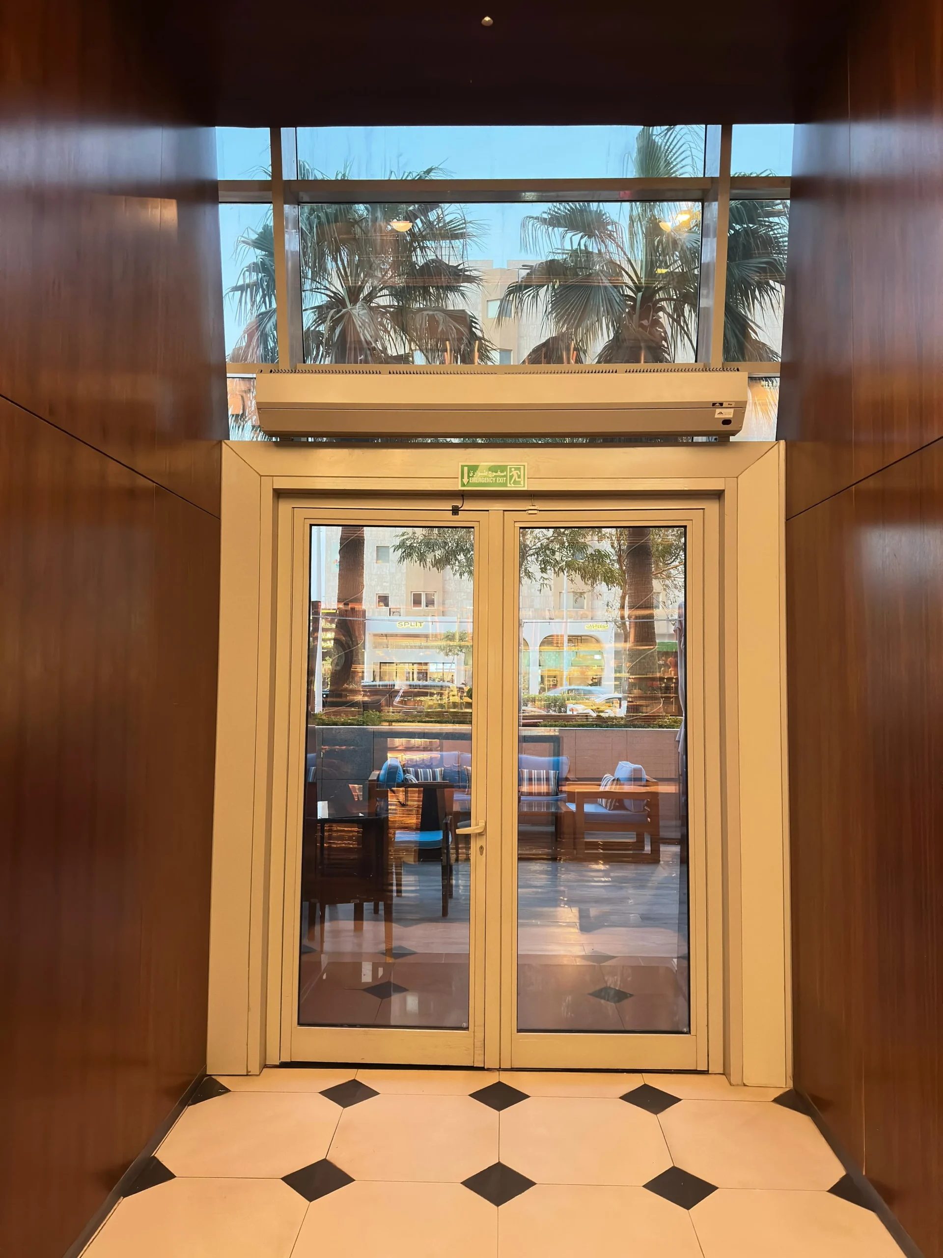 الستائر الهوائية Li Pico في فندق حياة ريجينسي