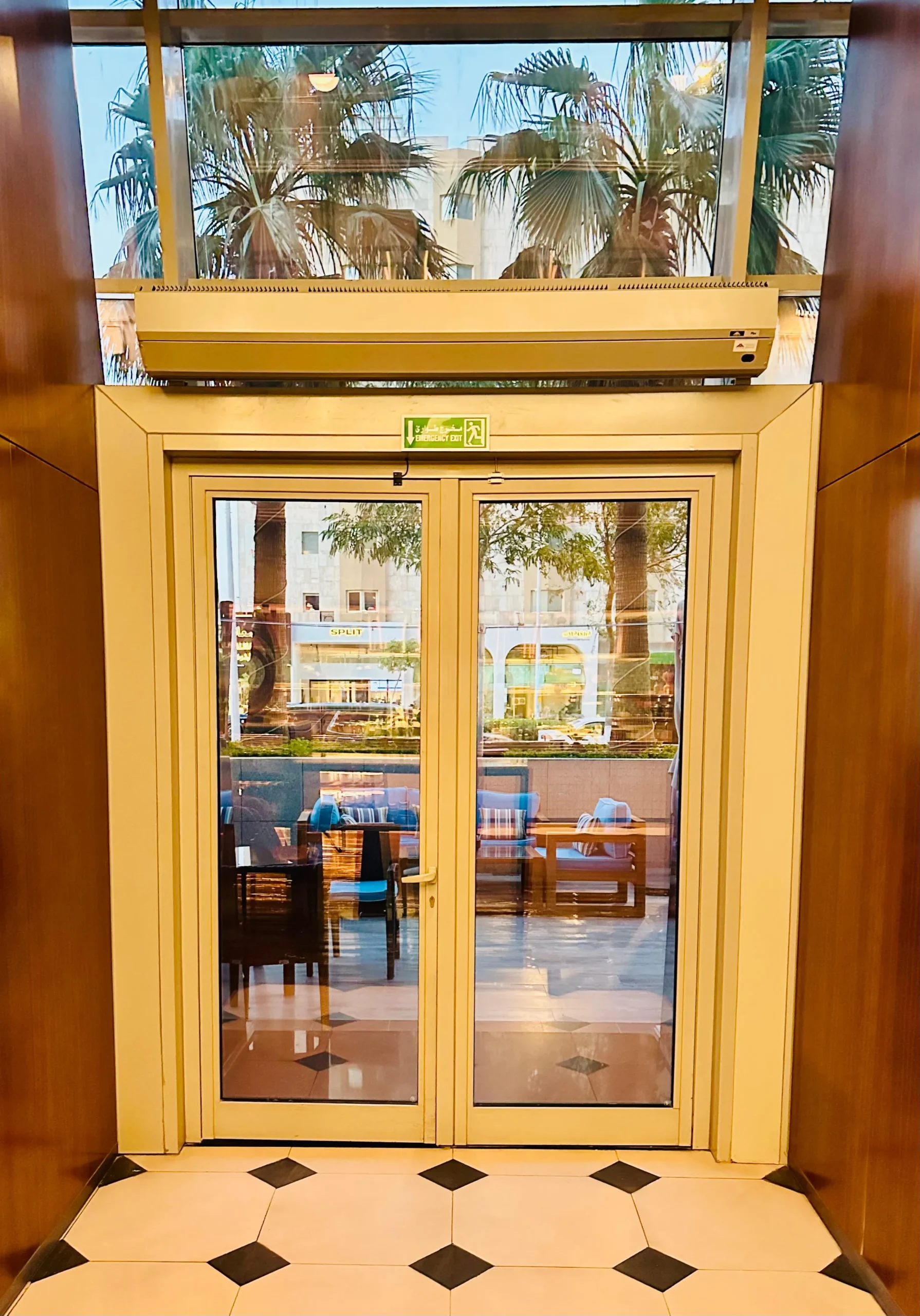 الستائر الهوائية Li Pico في فندق حياة ريجينسي