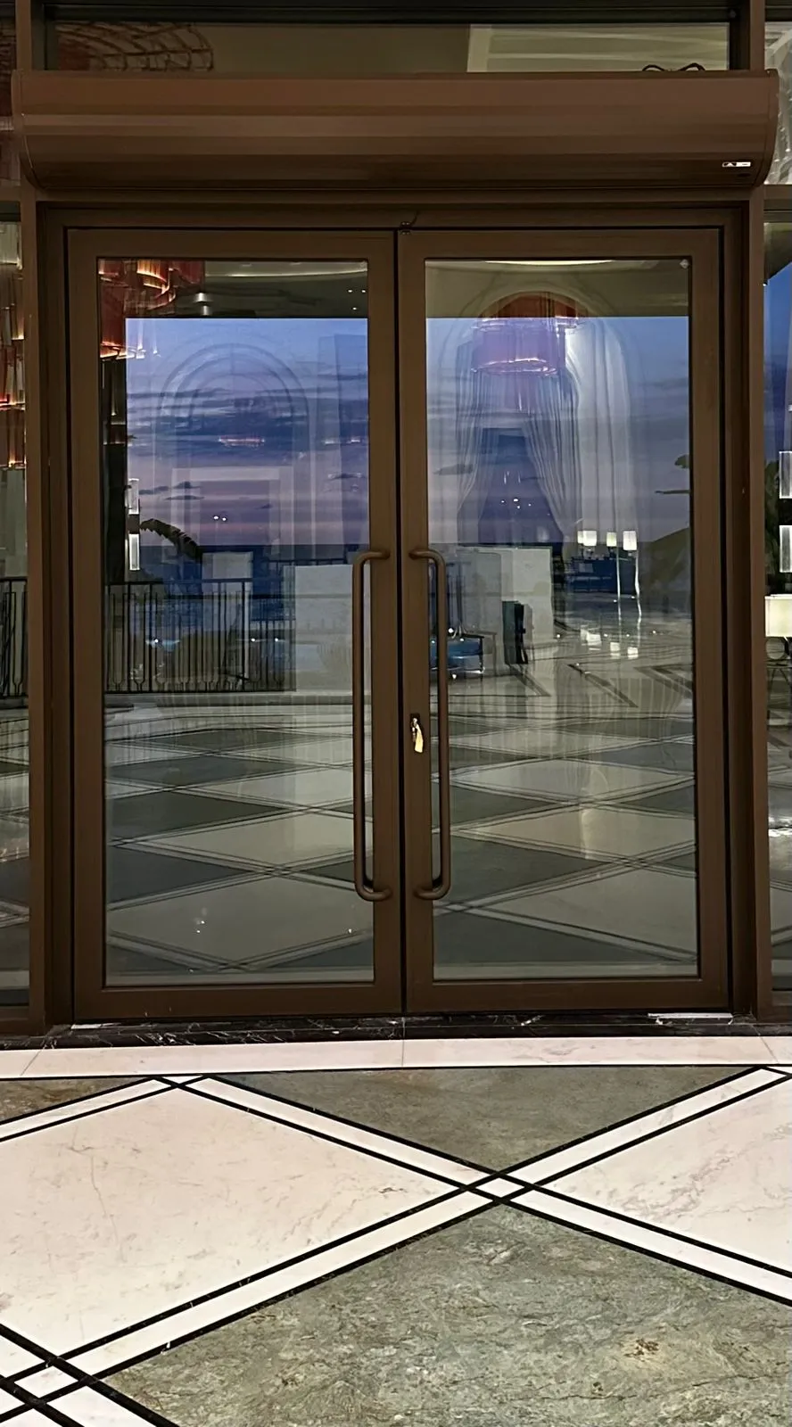 تركيب الستائر الهوائية الفاخرة في فندق ريكسوس (Rixos Hotel) الستائر الهوائية الفاخرة في فندق ريكسوس