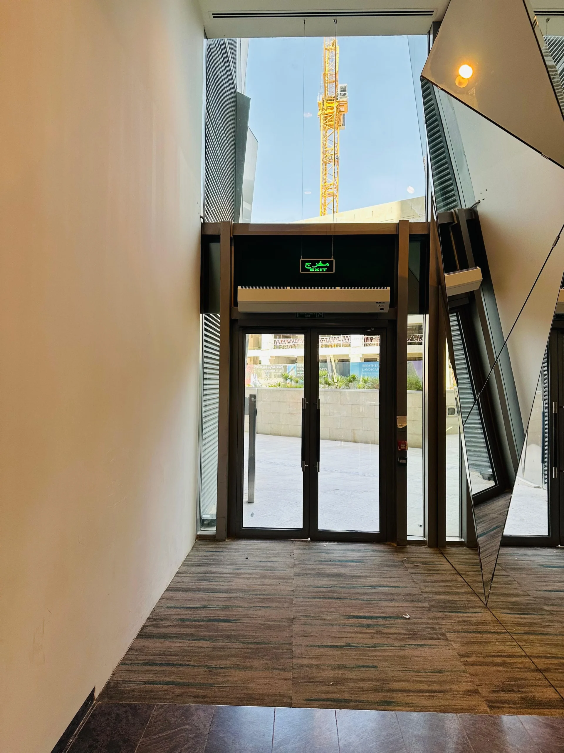 تنفيذ الستائر الهوائية في مركز الملك عبدالله المالي (KAFD